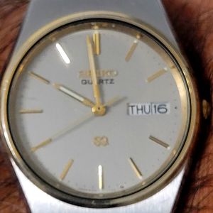 SEIKO vintage watch mens quartz day date Japan 812